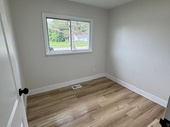 4th image of 3598 Brumbaugh Blvd