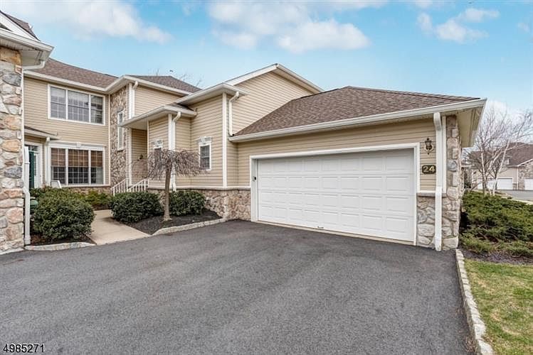 1st image of 24 Whalen Ct