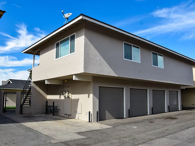 815 N Olive St — Photo 36