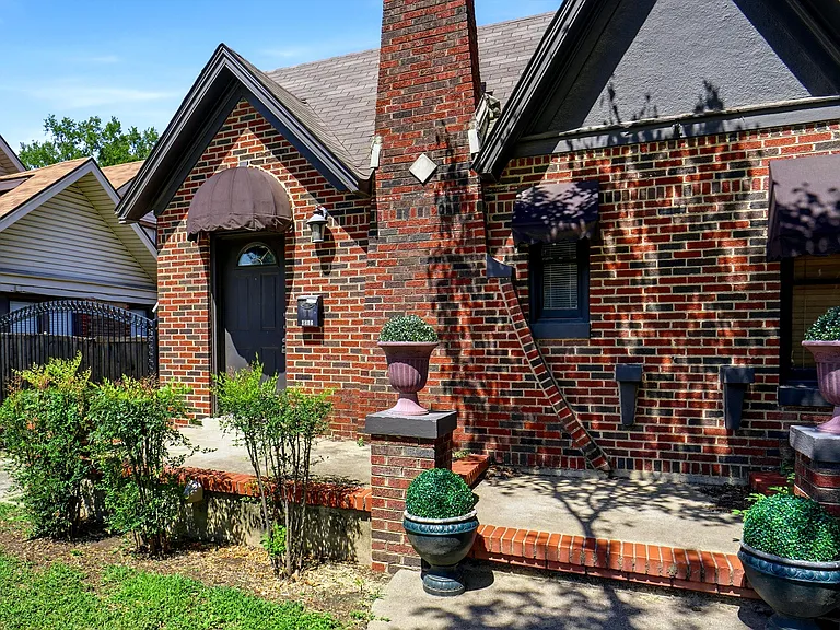 1806 Clover Ln — Photo 13