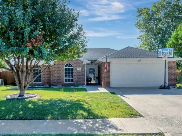 325 Willowstone Trl, Saginaw, TX 76179