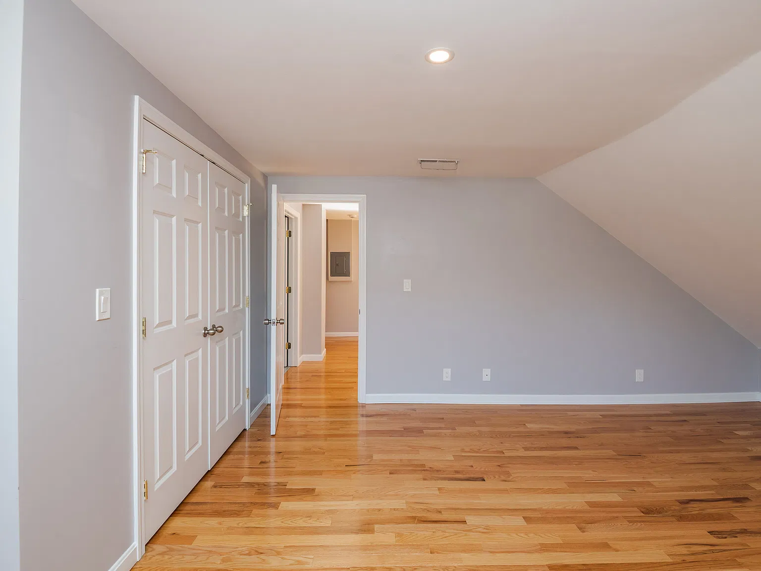 4 bed, 2200 sqft, $4,500 — Photo 4