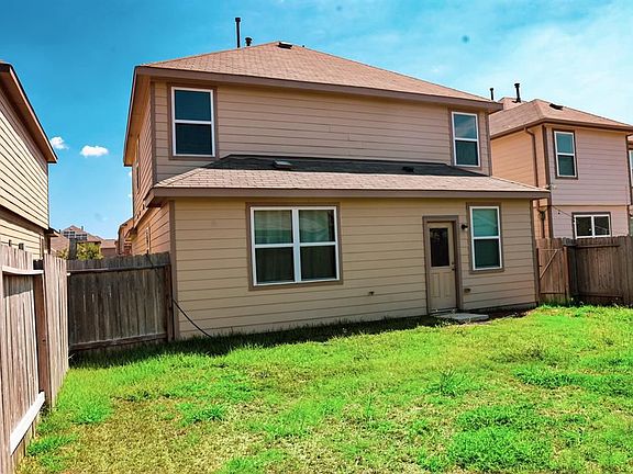 4th image of 10307 White Fir Villa Ave