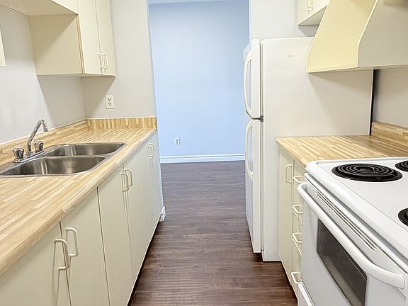 2nd image of 2940 Elsmere Ave #306
