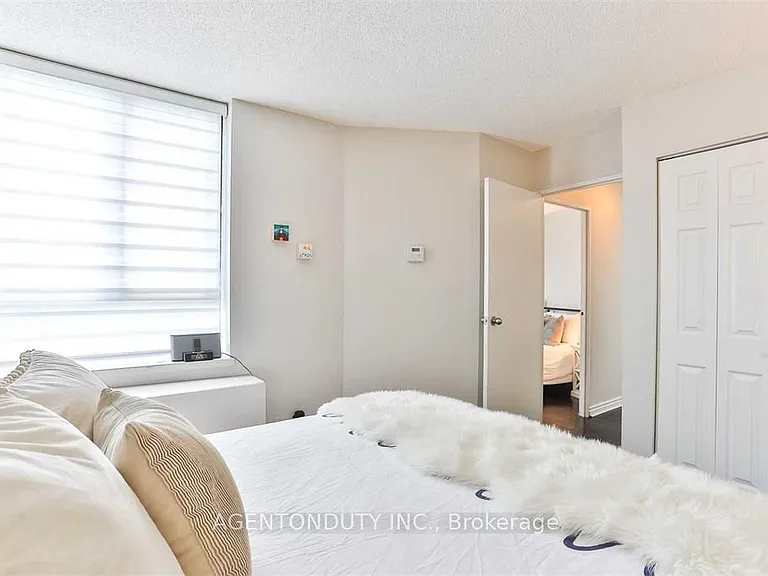 250 Queens Quay W #206 — Photo 16