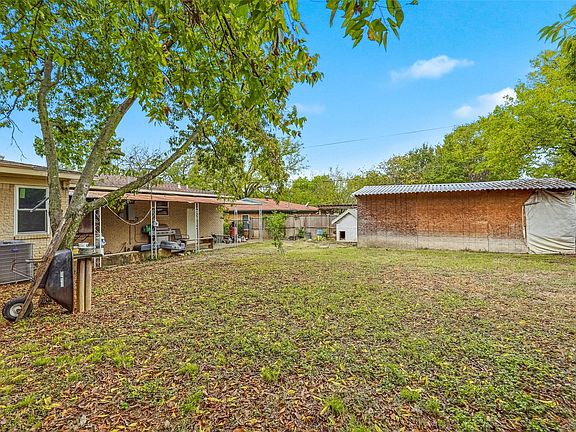 5th image of 2223 Longwood Ln