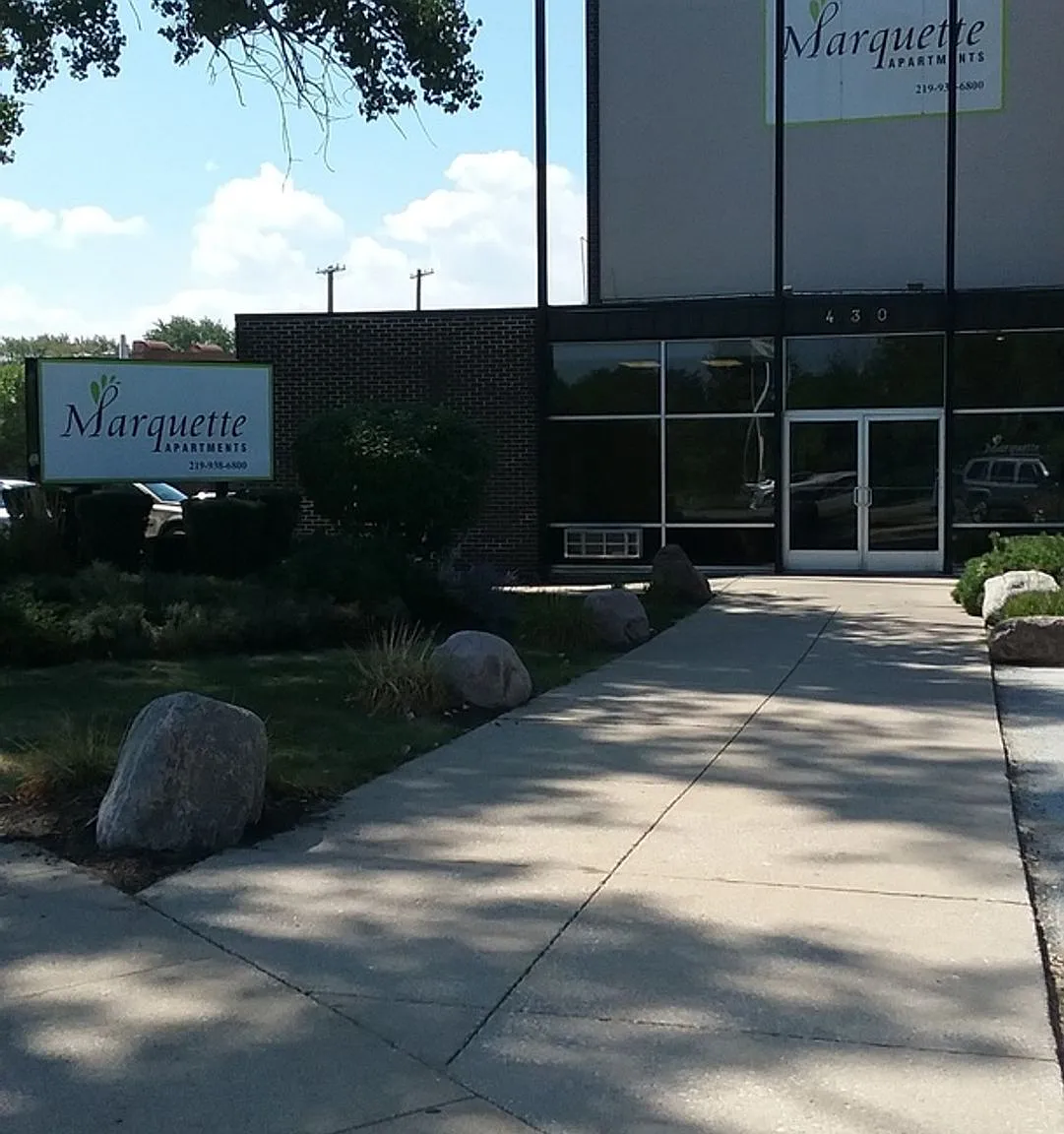 Marquette Apartments West — Photo 1