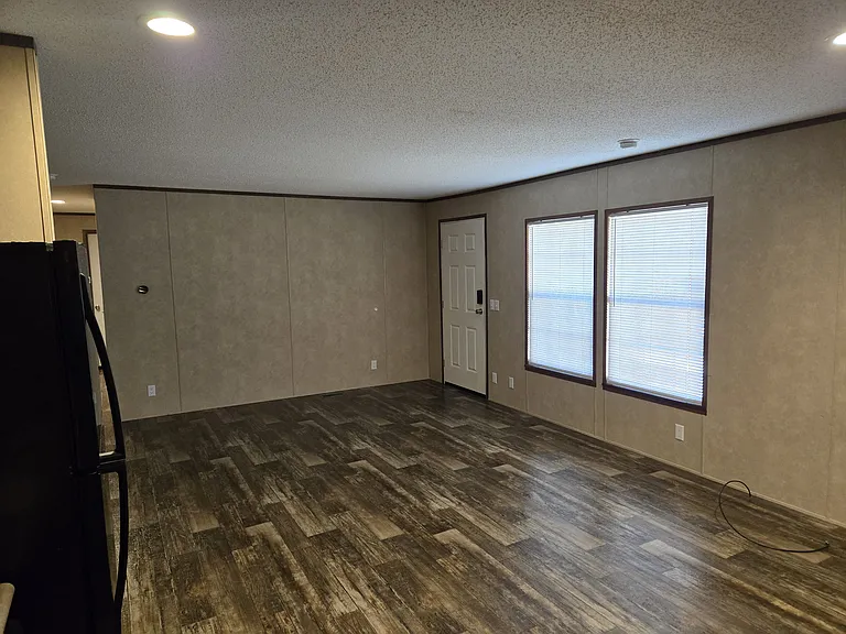 132 Gregory Dr — Photo 3