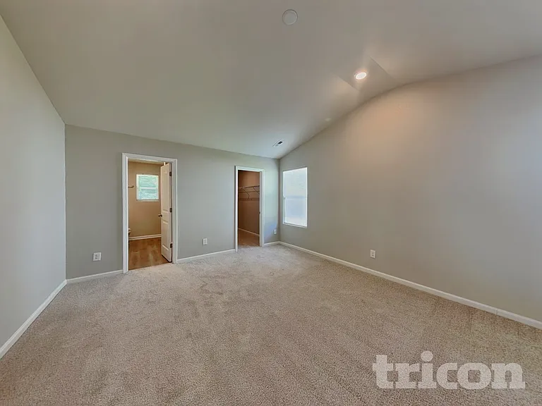 145 Bounding Ln — Photo 8