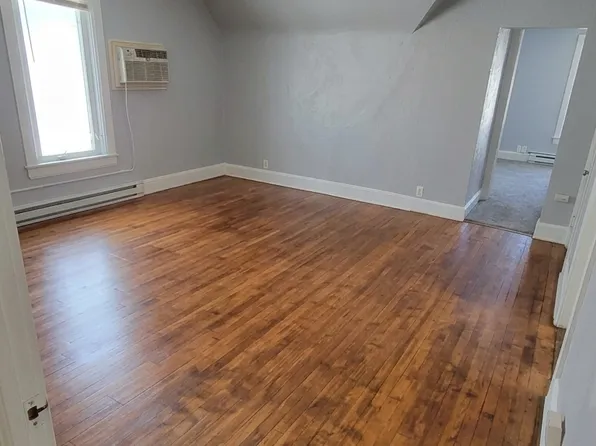 970 6th St E #2, Saint Paul, MN 55106
