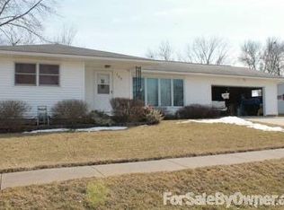 123 Riverview Dr, Albany, IL 61230
