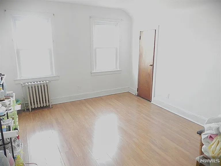 33 Center St — Photo 8