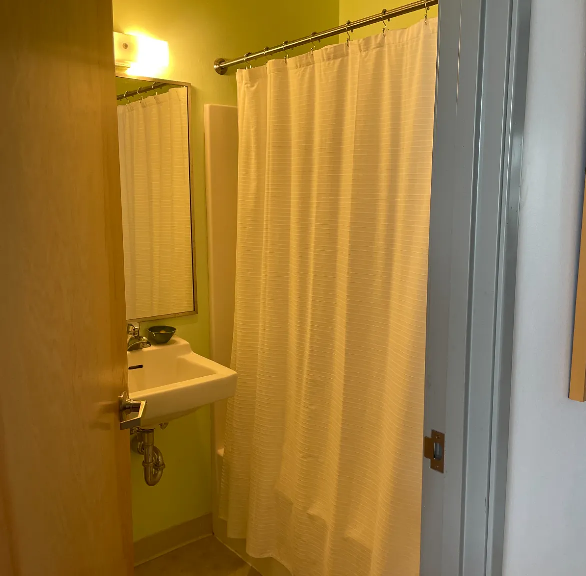 Studio, 439 sqft, $1,600 — Photo 4