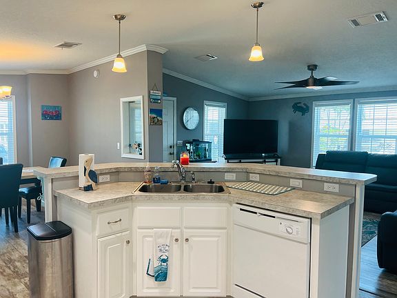 4th image of 166 Coral Ln