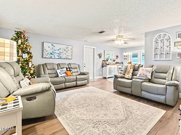 4th image of 1855 Queen Palm Dr
