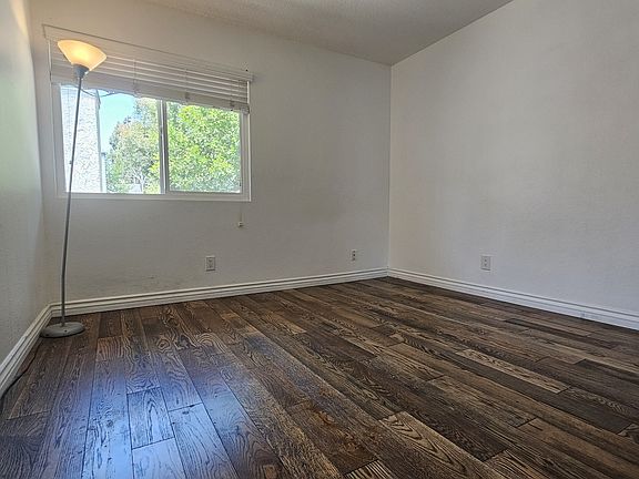 4th image of 2060 E 5th St
