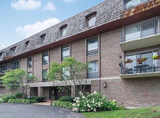 134 Green Bay Rd APT 103, Winnetka, IL 60093