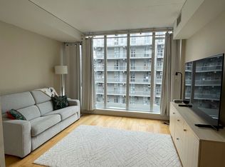38 Niagara St #403, Toronto, ON M5V 3X1