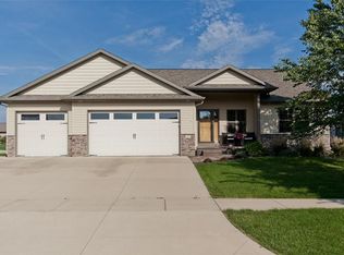 8422 Monterey Dr NE, Cedar Rapids, IA 52402