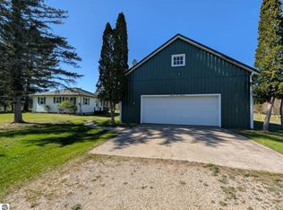 200 W 1st St, Hersey, MI 49639