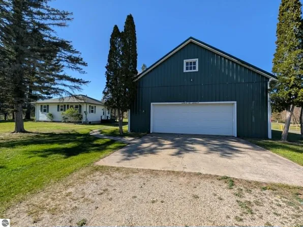 200 W 1st St, Hersey, MI 49639