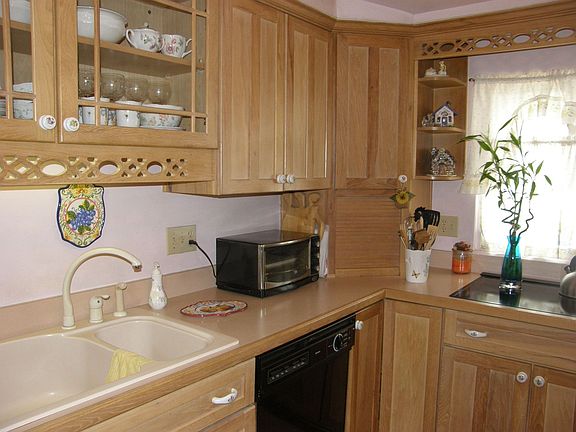3rd image of 1333 Winters Ave