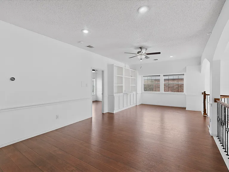 636 N Allen Rd — Photo 17