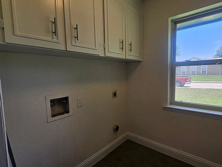 1619 Glenhill Ln — Photo 14
