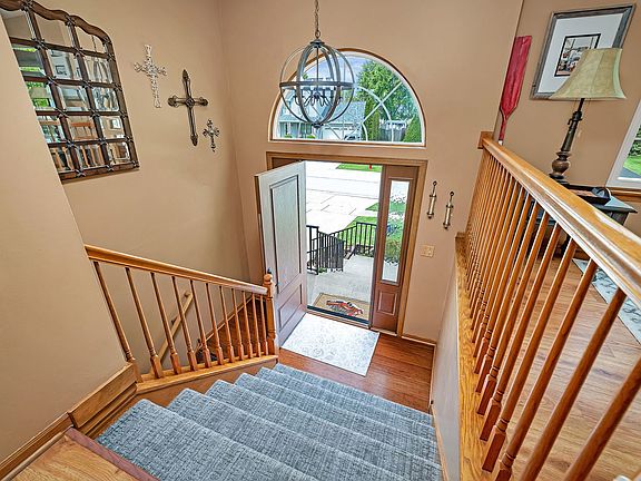 3rd image of 402 Savoy Dr