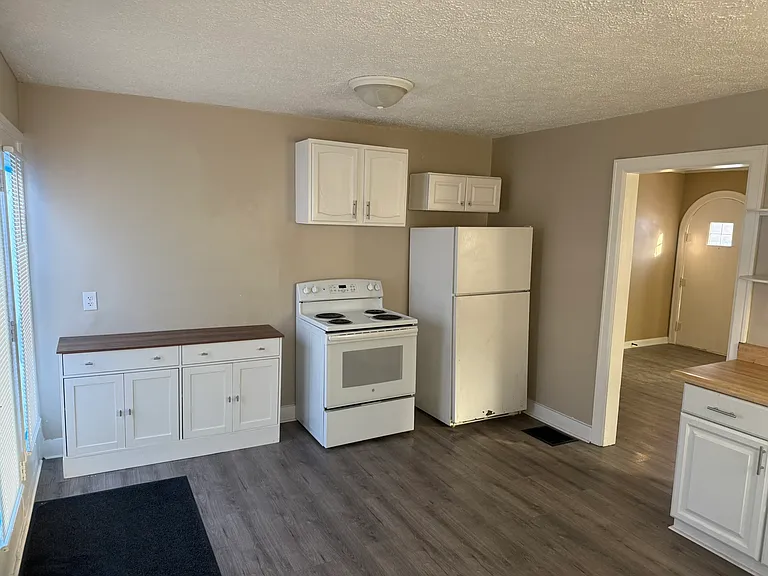 2240 W 9th St — Photo 7
