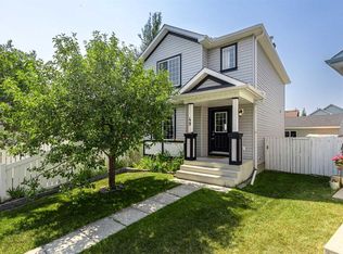 49 NE Evermeadow Mnr SW, Calgary, AB T2Y4W8