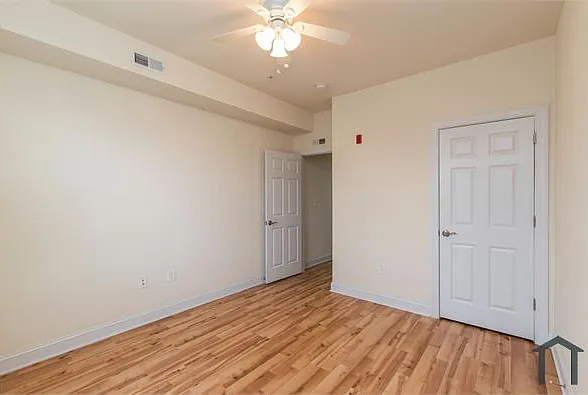 2 bed, 896 sqft, $1,325 — Photo 4