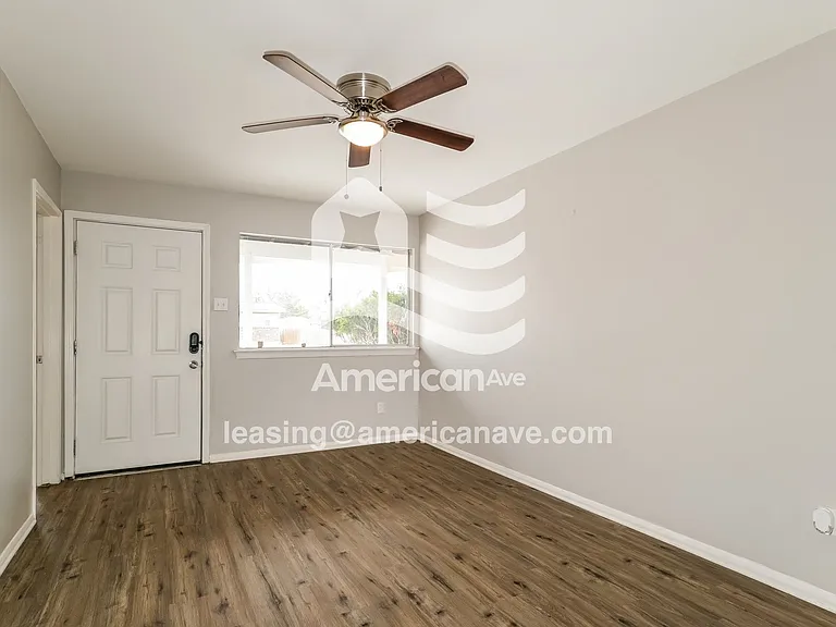 841264_004_living_room_14321042.jpg