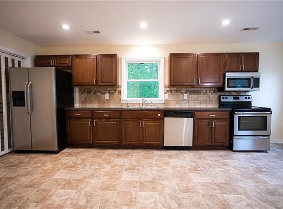 5th image of 4416 Butler Ln