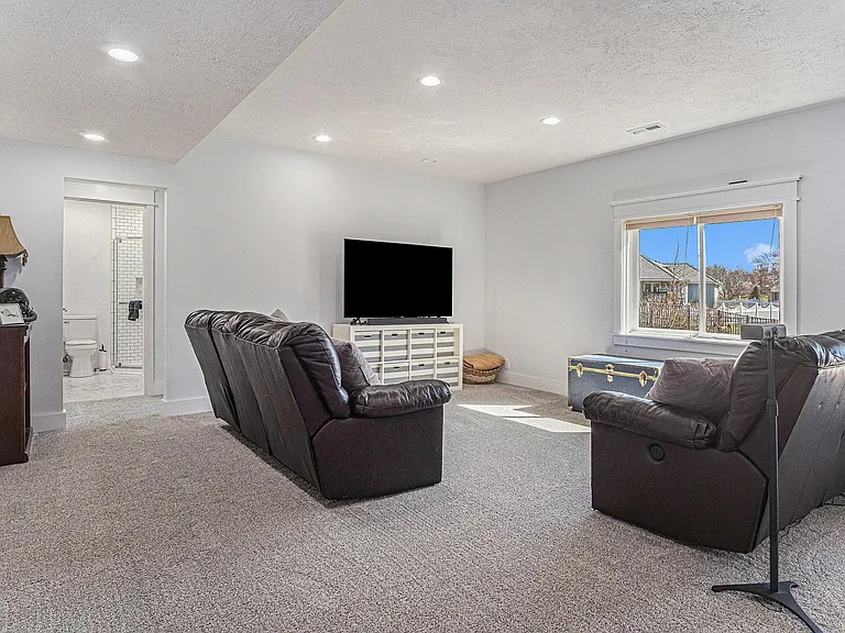 705 Fenwick St — Photo 13