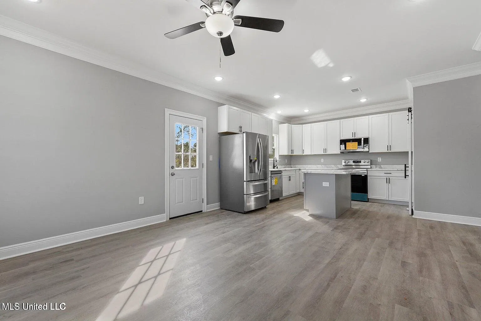 3 bed, 2.0 bath, 1250 sqft, $1,700 — Photo 3