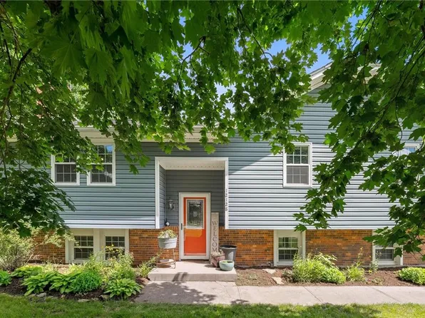 12128 Hollingsworth Rd, Kansas City, KS 66109