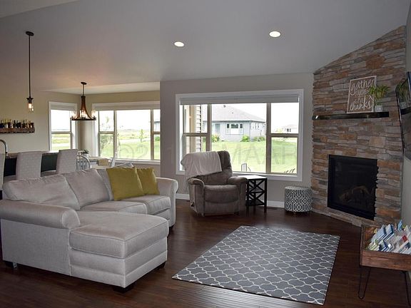 5th image of 1078 Wildflower Ln W