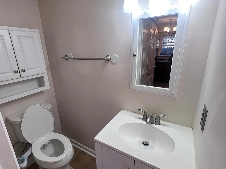 1233 Jamestown Ct