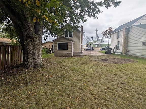 3rd image of 210 1st St SE