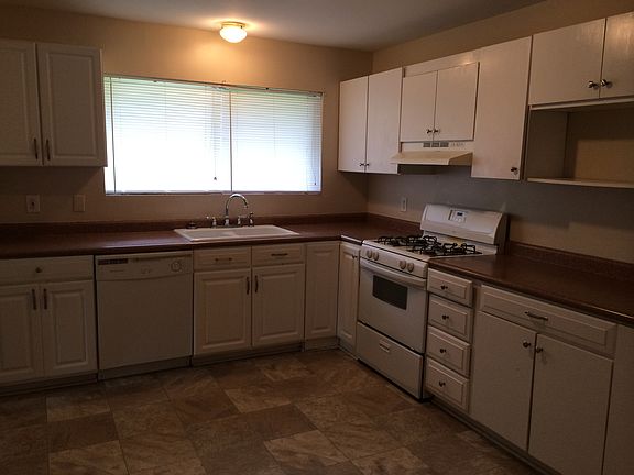2360 Palomino Lane, Florissant, MO 63033 - kitchen
