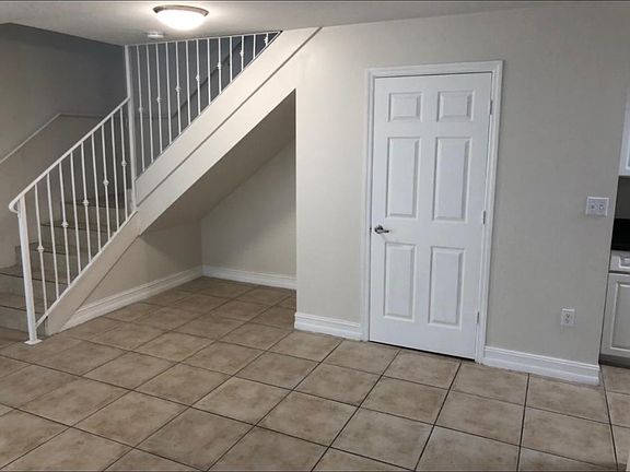 4th image of 214 NW 14th Ave