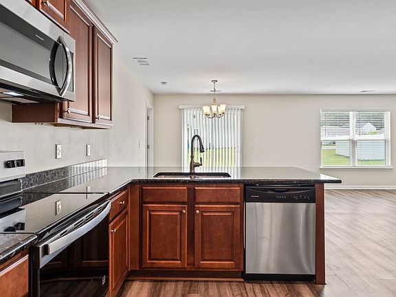 5th image of 3151 Holly Loop