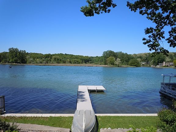 2nd image of 27242 Oak Dr