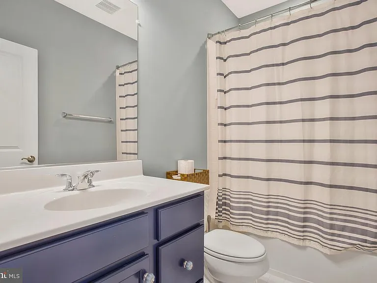 130 Capital Ct — Photo 27