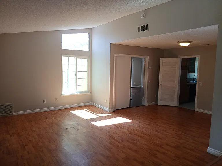 378 E Mariana St — Photo 14
