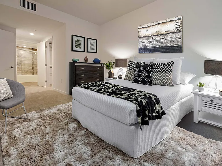 The Metropolitan at Larchmont Village — Photo 11