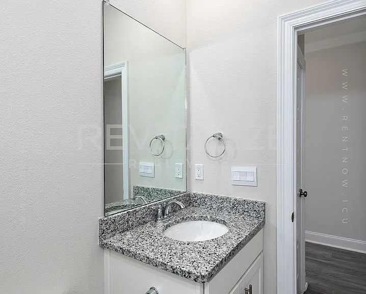 32552 Revere Dr — Photo 10