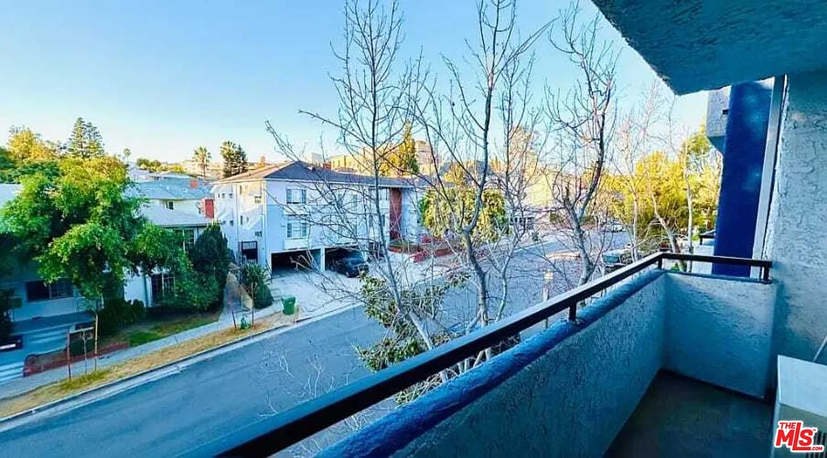Building Photo - 10982 Roebling Ave #466