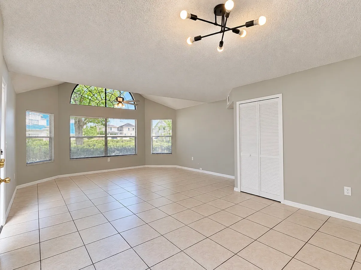 3 bed, 1250 sqft, $1,750 — Photo 2